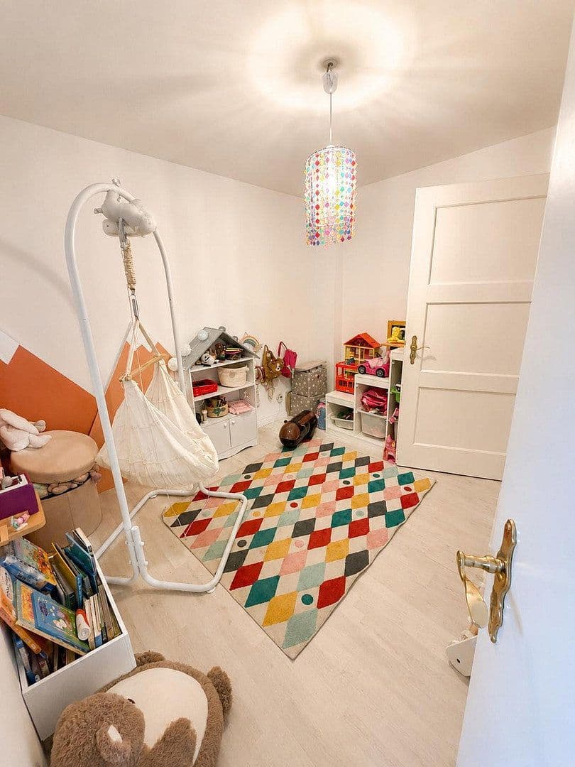 Prenájom bytu 4-izbový 120 m², Mönchengladbach, Severné Porýnie - Westfálsko Prenájom bytu 4-izbový 120 m², Mönchengladbach, Severné Porýnie - Westfálsko