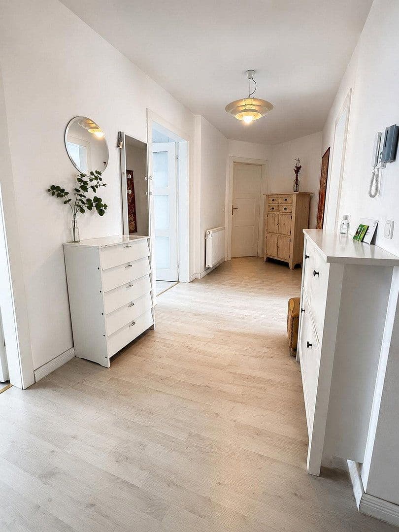 Prenájom bytu 4-izbový 120 m², Mönchengladbach, Severné Porýnie - Westfálsko Prenájom bytu 4-izbový 120 m², Mönchengladbach, Severné Porýnie - Westfálsko