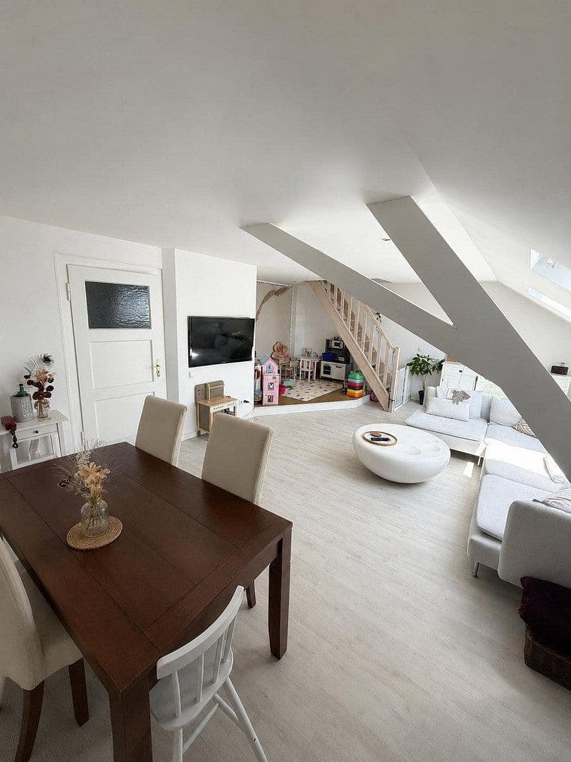 Prenájom bytu 4-izbový 120 m², Mönchengladbach, Severné Porýnie - Westfálsko Prenájom bytu 4-izbový 120 m², Mönchengladbach, Severné Porýnie - Westfálsko