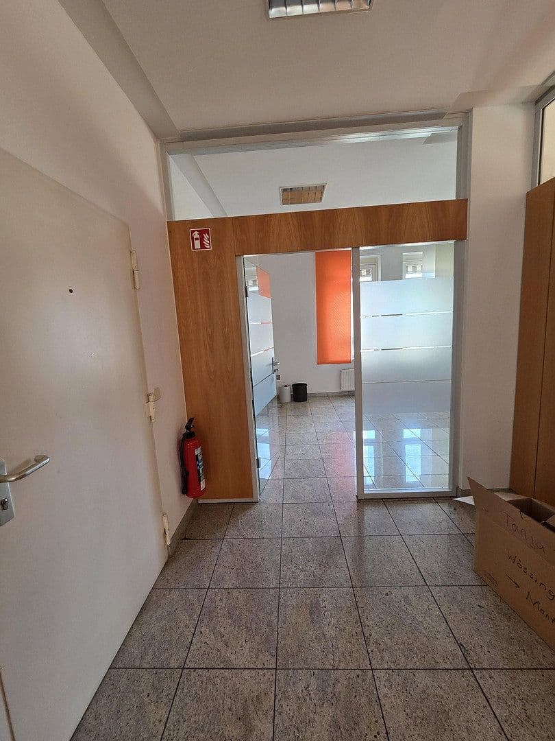 Prenájom kancelárie 60 m², Postplatz 2, Maulbronn, Bádensko-Wurttembersko Prenájom kancelárie 60 m², Postplatz 2, Maulbronn, Bádensko-Wurttembersko