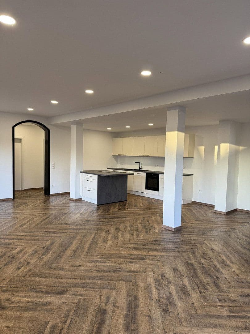 Prenájom bytu 4-izbový 100 m², Bahnhofstraße 1, Bingen, Bádensko-Wurttembersko Prenájom bytu 4-izbový 100 m², Bahnhofstraße 1, Bingen, Bádensko-Wurttembersko
