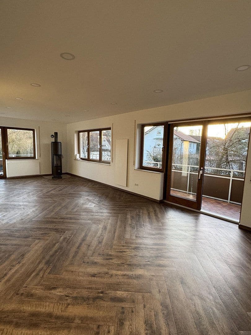 Prenájom bytu 4-izbový 100 m², Bahnhofstraße 1, Bingen, Bádensko-Wurttembersko Prenájom bytu 4-izbový 100 m², Bahnhofstraße 1, Bingen, Bádensko-Wurttembersko