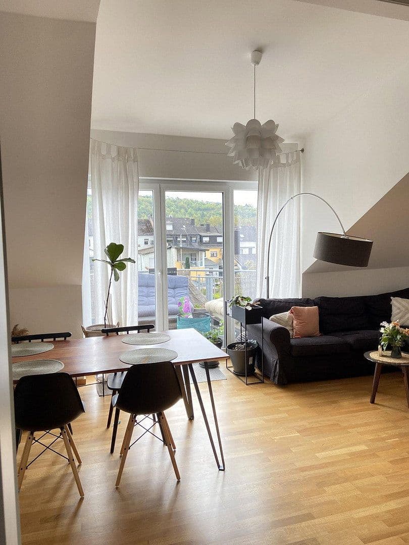 Predaj domu 262 m², pozemok 235 m², Konz, Porýnie-Falcko Predaj domu 262 m², pozemok 235 m², Konz, Porýnie-Falcko
