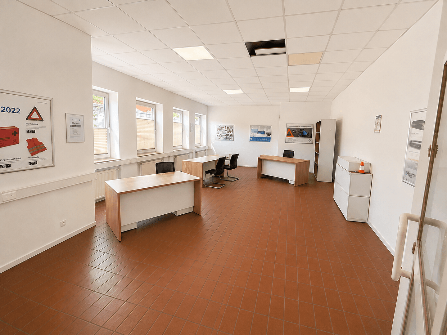 Prenájom nebytového priestoru 1.400 m², Osterweder Straße 5, Worpswede, Dolné Sasko Prenájom nebytového priestoru 1.400 m², Osterweder Straße 5, Worpswede, Dolné Sasko
