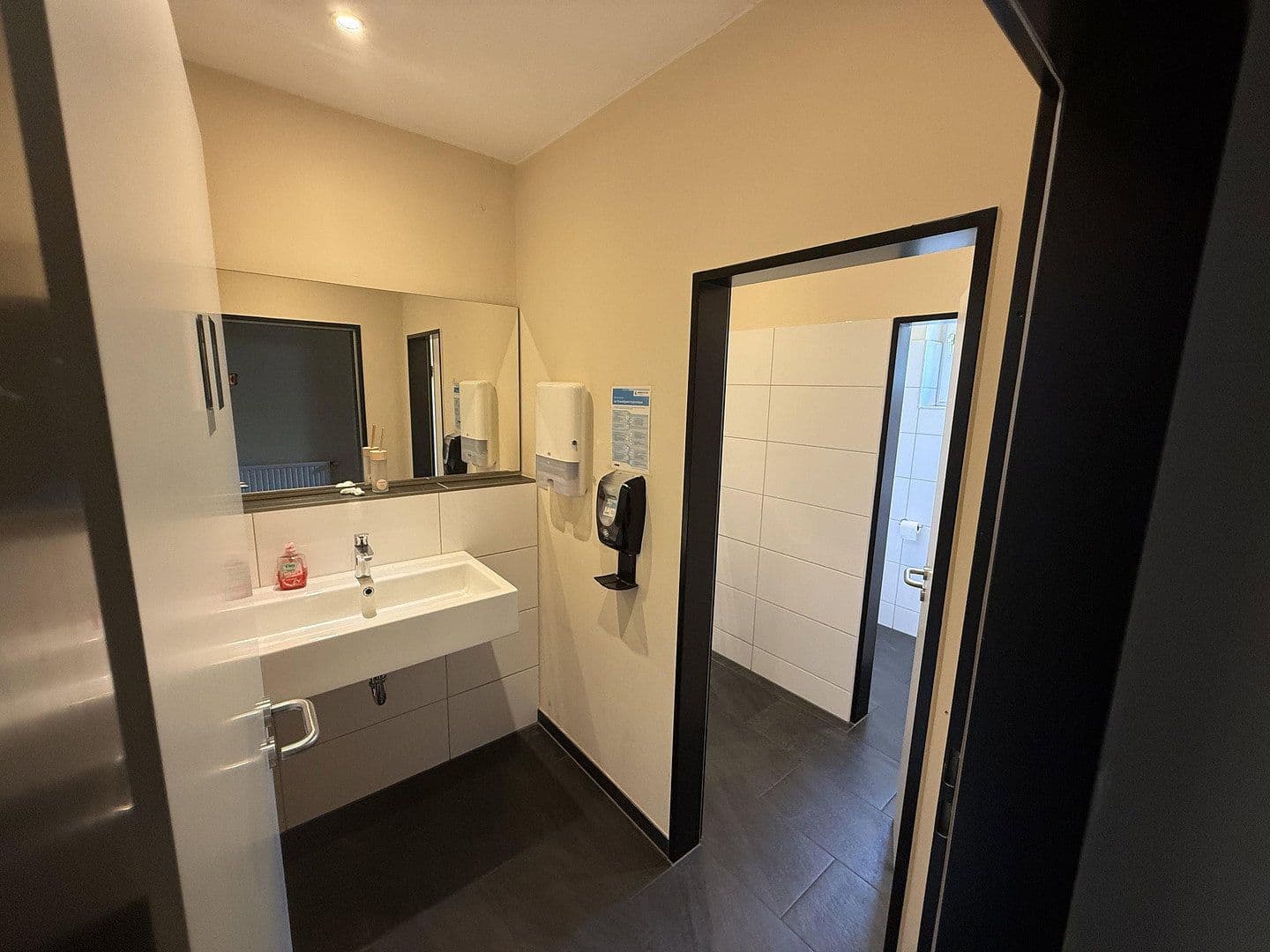 Prenájom nebytového priestoru 1.400 m², Osterweder Straße 5, Worpswede, Dolné Sasko Prenájom nebytového priestoru 1.400 m², Osterweder Straße 5, Worpswede, Dolné Sasko