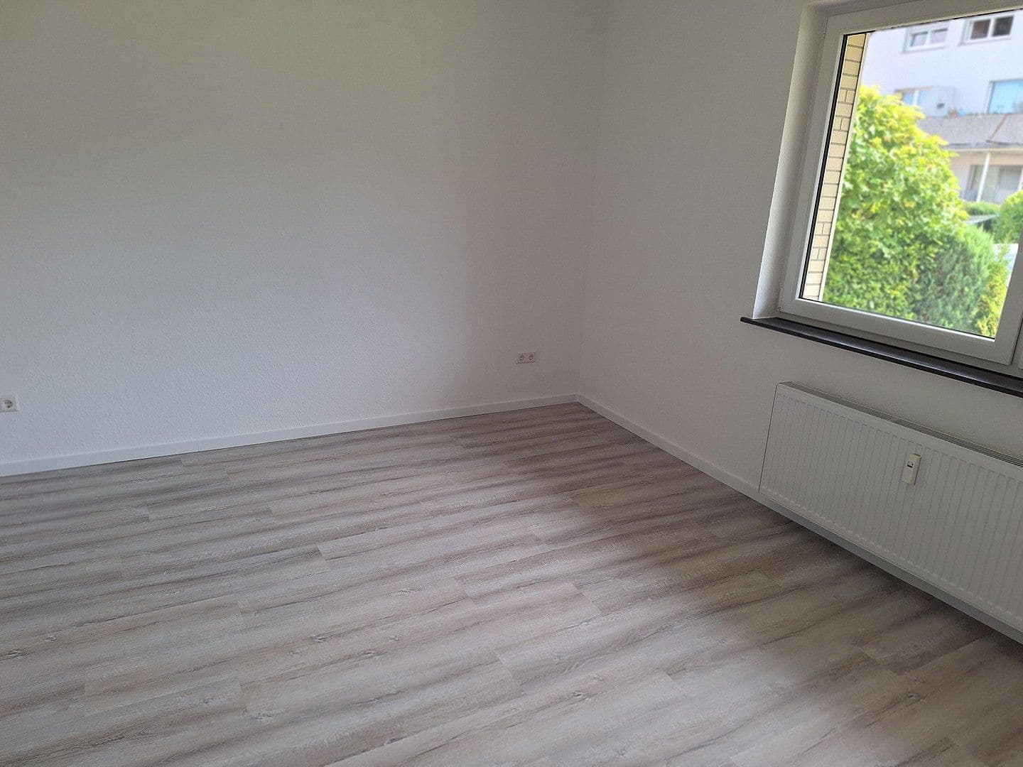 Prenájom bytu 3-izbový 100 m², Bad Nenndorf, Dolné Sasko Prenájom bytu 3-izbový 100 m², Bad Nenndorf, Dolné Sasko