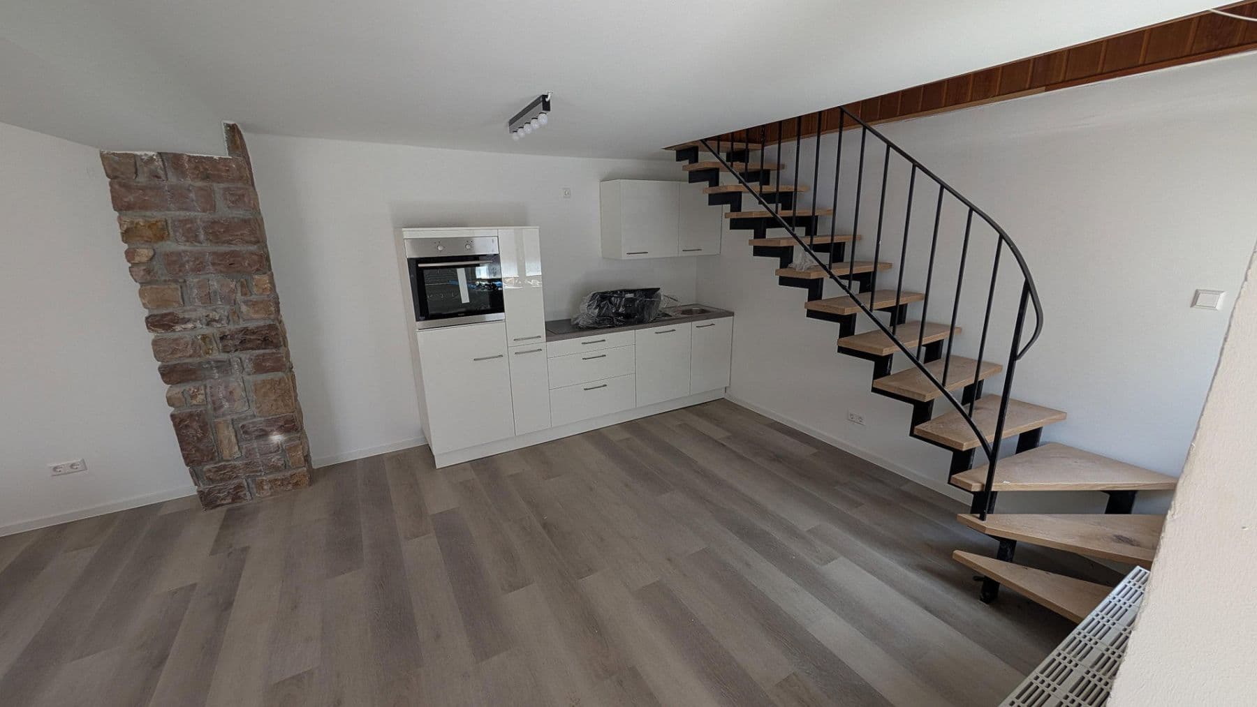 Prenájom bytu 2-izbový 63 m², Bruchsal, Bádensko-Wurttembersko Prenájom bytu 2-izbový 63 m², Bruchsal, Bádensko-Wurttembersko