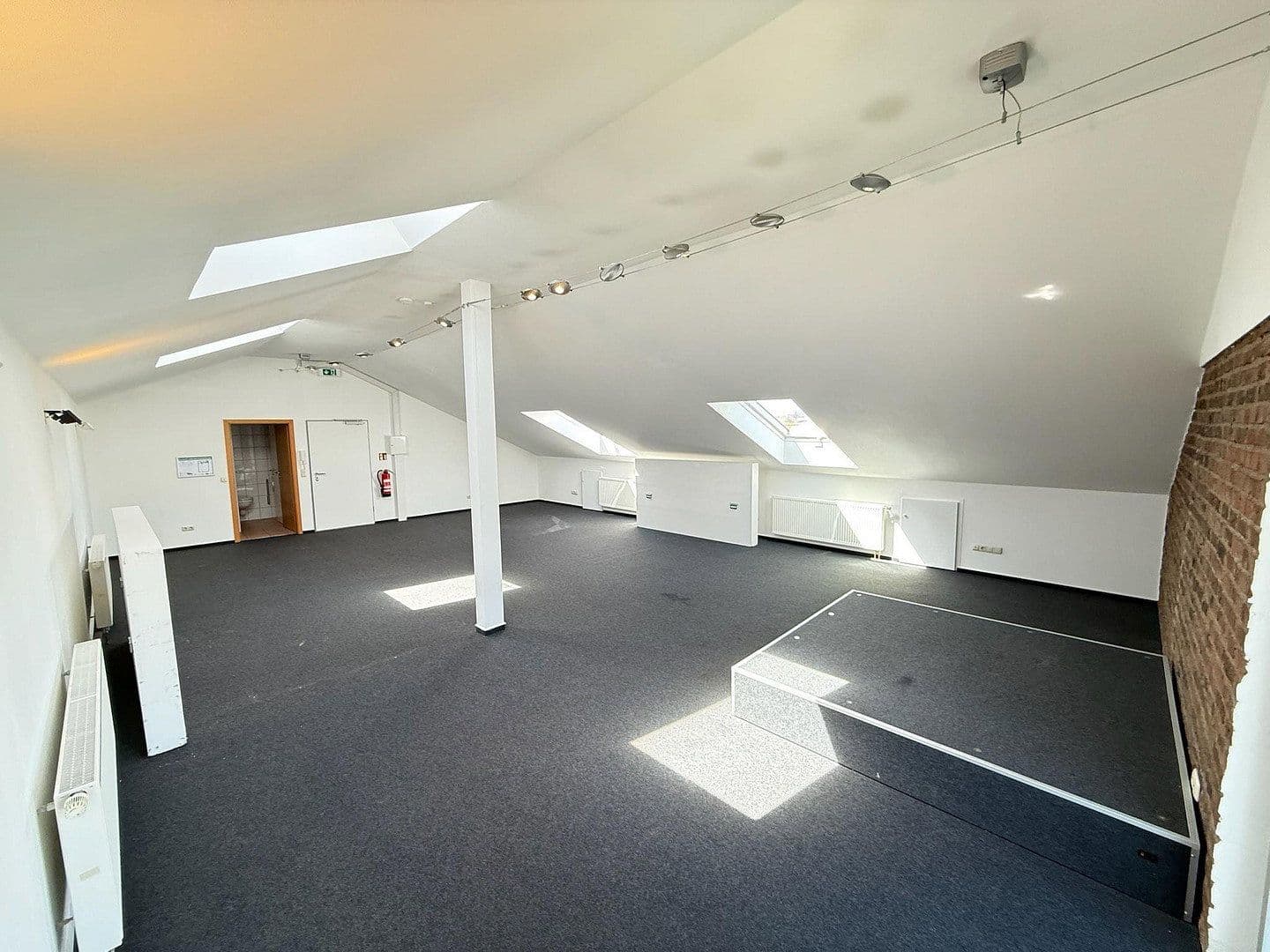 Prenájom kancelárie 75 m², Höchster Straße 18a, Groß-Umstadt, Hesensko Prenájom kancelárie 75 m², Höchster Straße 18a, Groß-Umstadt, Hesensko