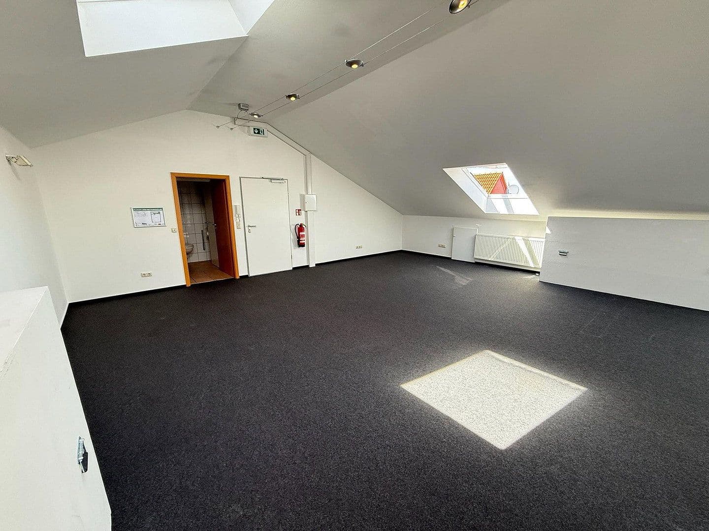 Prenájom kancelárie 75 m², Höchster Straße 18a, Groß-Umstadt, Hesensko Prenájom kancelárie 75 m², Höchster Straße 18a, Groß-Umstadt, Hesensko