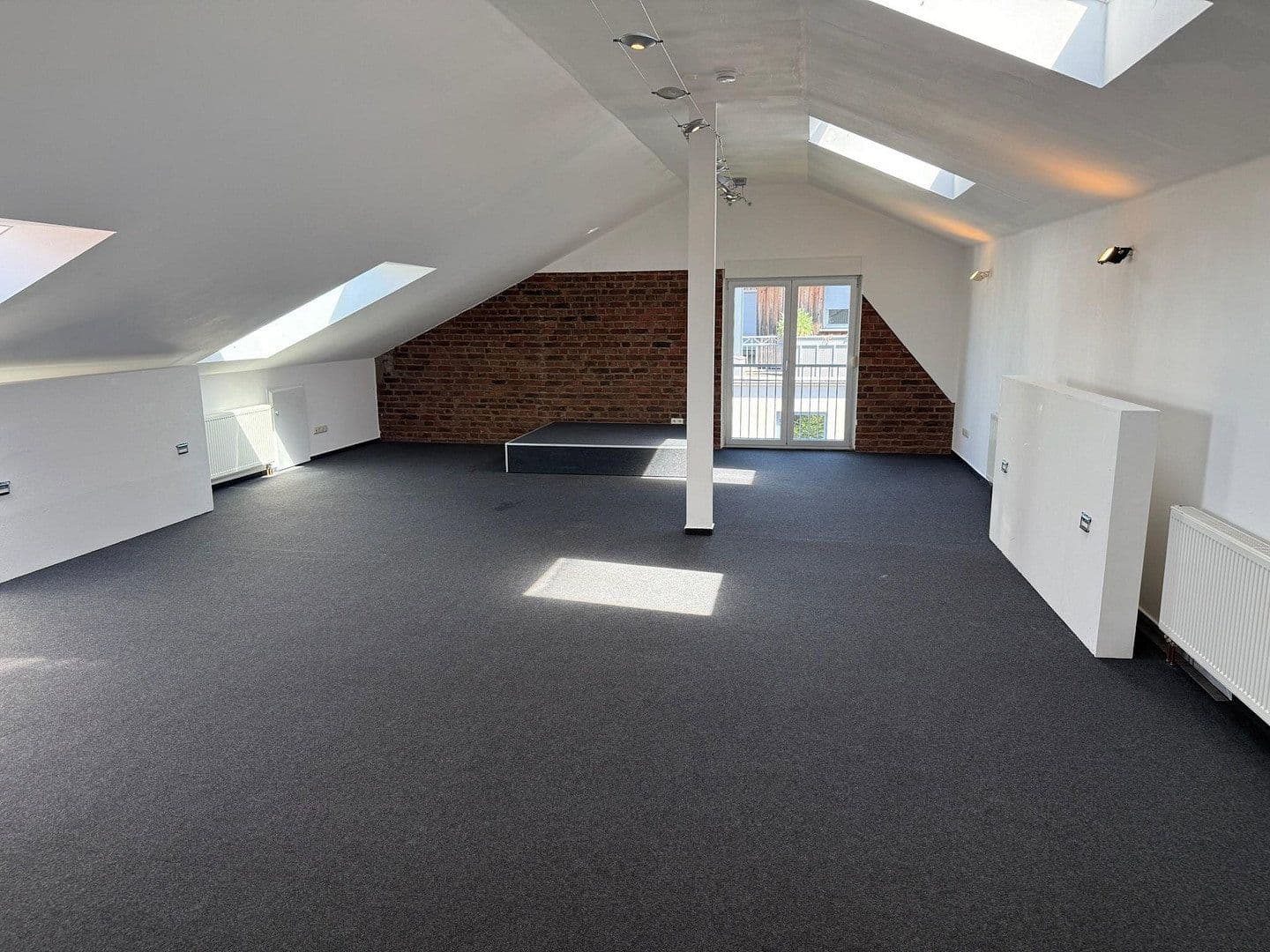 Prenájom kancelárie 75 m², Höchster Straße 18a, Groß-Umstadt, Hesensko Prenájom kancelárie 75 m², Höchster Straße 18a, Groß-Umstadt, Hesensko