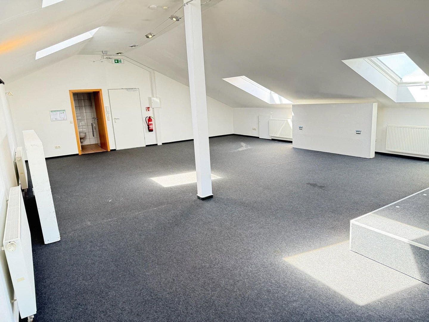 Prenájom kancelárie 75 m², Höchster Straße 18a, Groß-Umstadt, Hesensko Prenájom kancelárie 75 m², Höchster Straße 18a, Groß-Umstadt, Hesensko