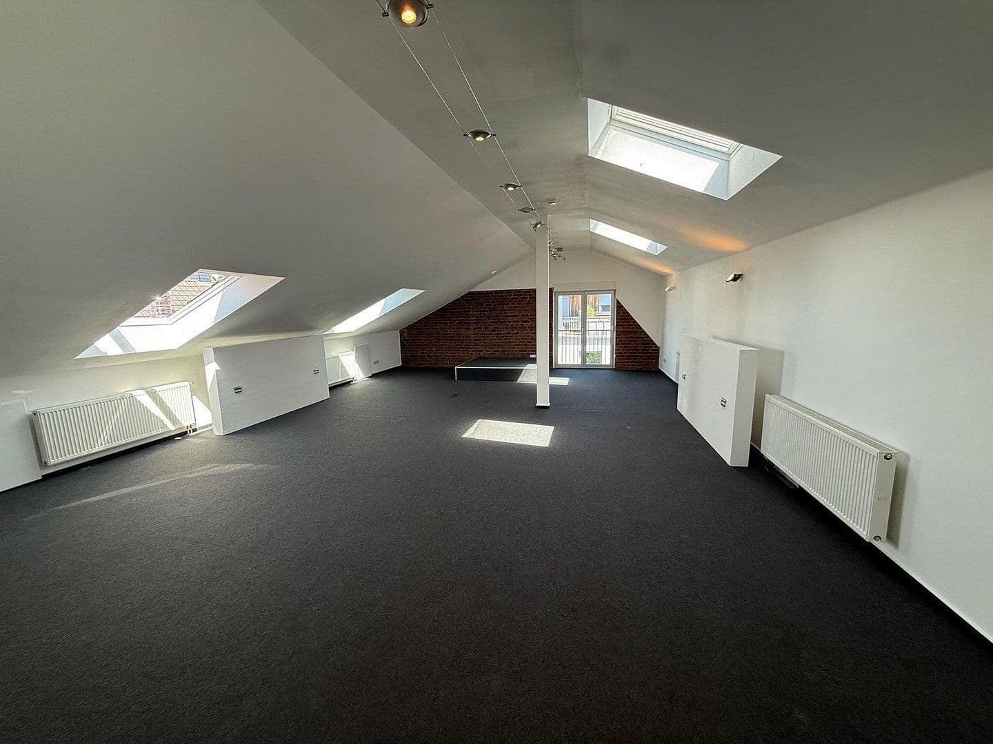 Prenájom kancelárie 75 m², Höchster Straße 18a, Groß-Umstadt, Hesensko Prenájom kancelárie 75 m², Höchster Straße 18a, Groß-Umstadt, Hesensko