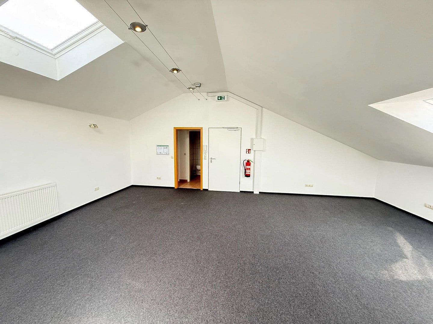 Prenájom kancelárie 75 m², Höchster Straße 18a, Groß-Umstadt, Hesensko Prenájom kancelárie 75 m², Höchster Straße 18a, Groß-Umstadt, Hesensko