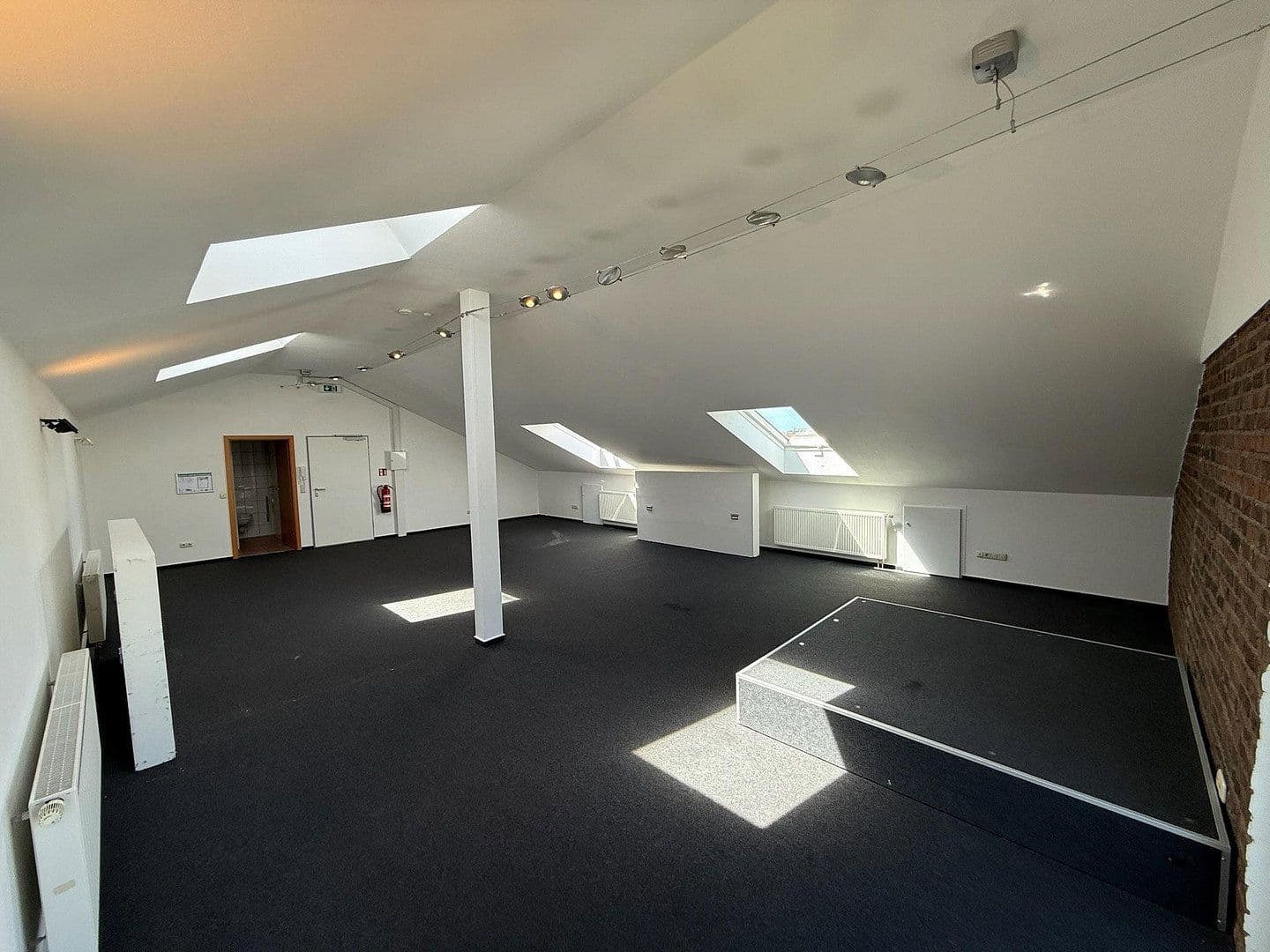 Prenájom kancelárie 75 m², Höchster Straße 18a, Groß-Umstadt, Hesensko Prenájom kancelárie 75 m², Höchster Straße 18a, Groß-Umstadt, Hesensko