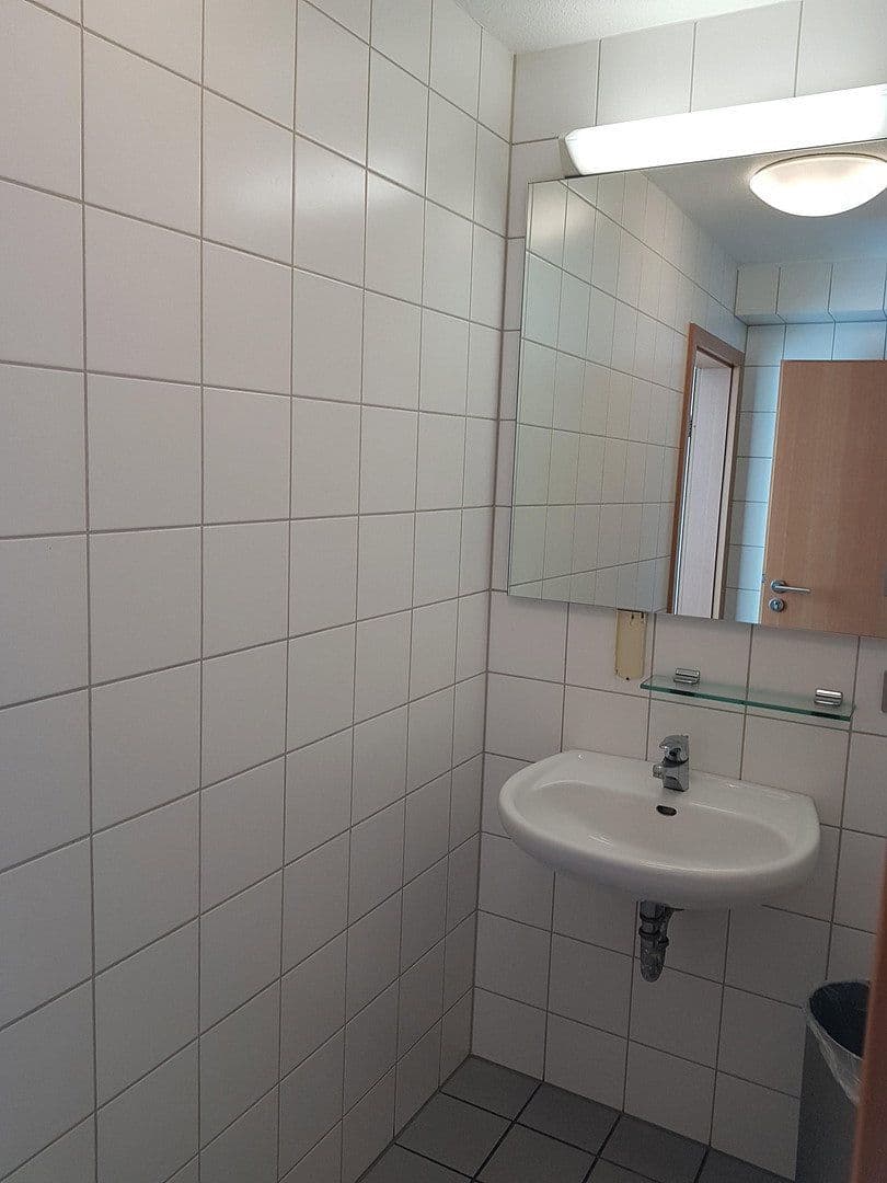 Prenájom kancelárie 17 m², Freiherr-vom-Stein-Straße 131, Mülheim an der Ruhr, Severné Porýnie - Westfálsko Prenájom kancelárie 17 m², Freiherr-vom-Stein-Straße 131, Mülheim an der Ruhr, Severné Porýnie - Westfálsko