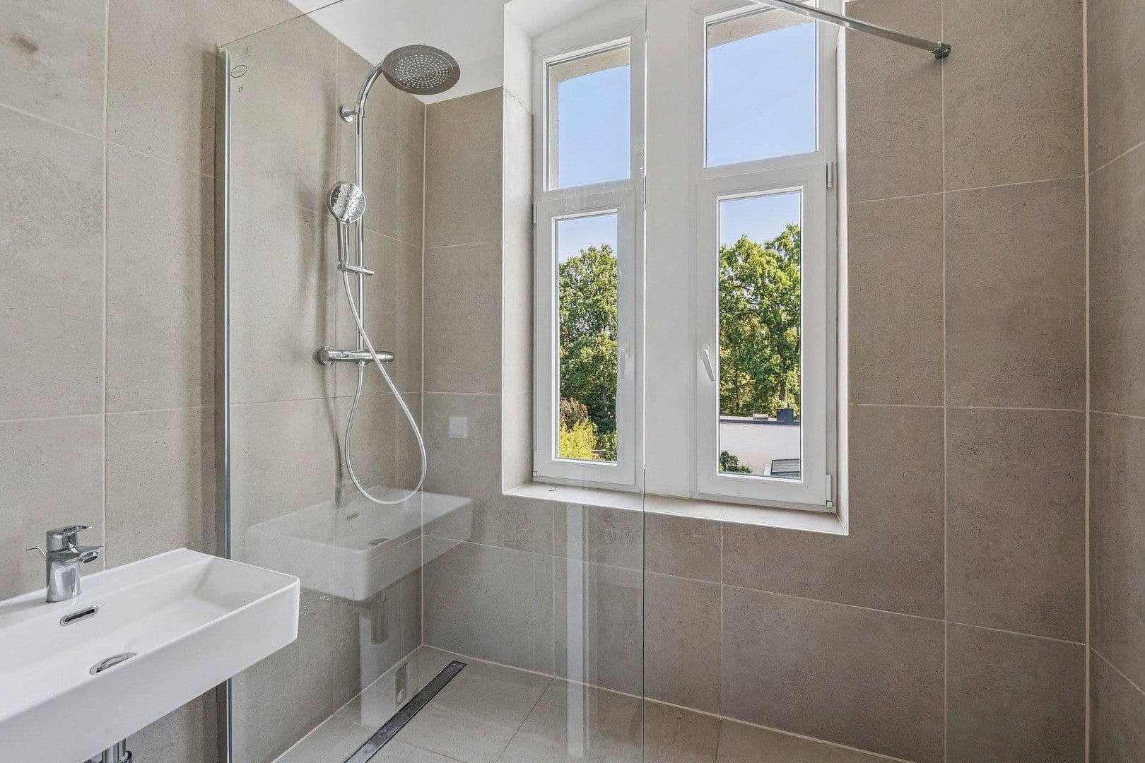 Predaj domu 593 m², pozemok 334 m², Krippstr 39, Düsseldorf, Severné Porýnie - Westfálsko Predaj domu 593 m², pozemok 334 m², Krippstr 39, Düsseldorf, Severné Porýnie - Westfálsko