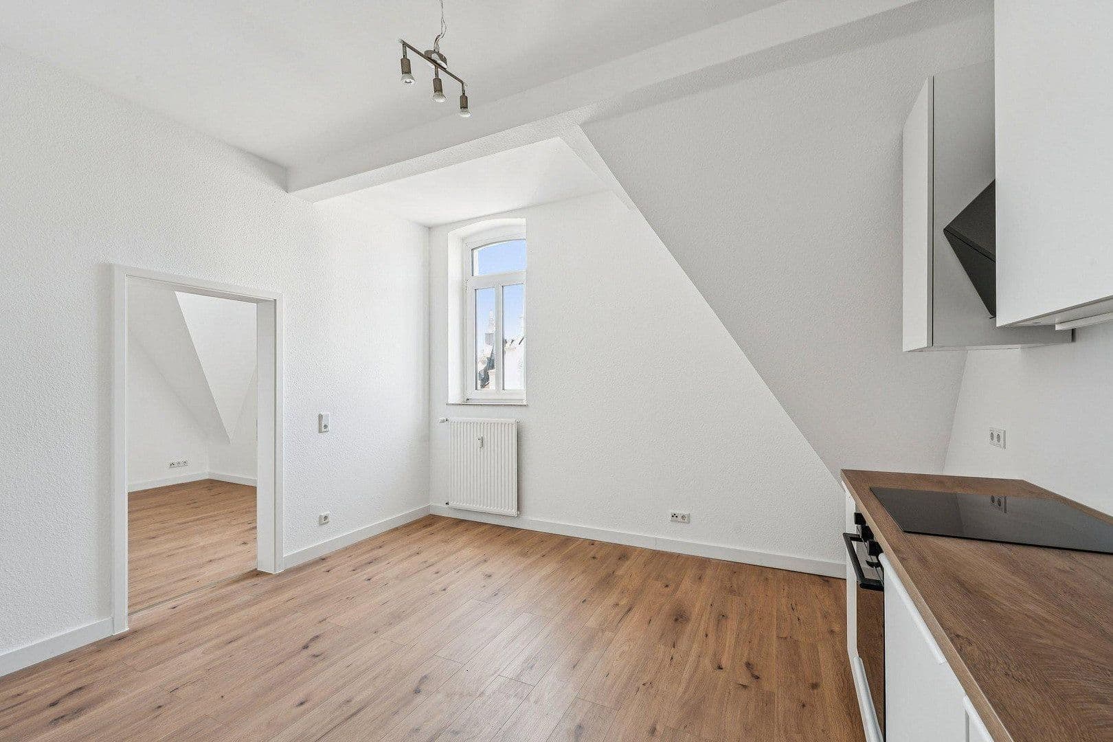 Predaj domu 593 m², pozemok 334 m², Krippstr 39, Düsseldorf, Severné Porýnie - Westfálsko Predaj domu 593 m², pozemok 334 m², Krippstr 39, Düsseldorf, Severné Porýnie - Westfálsko