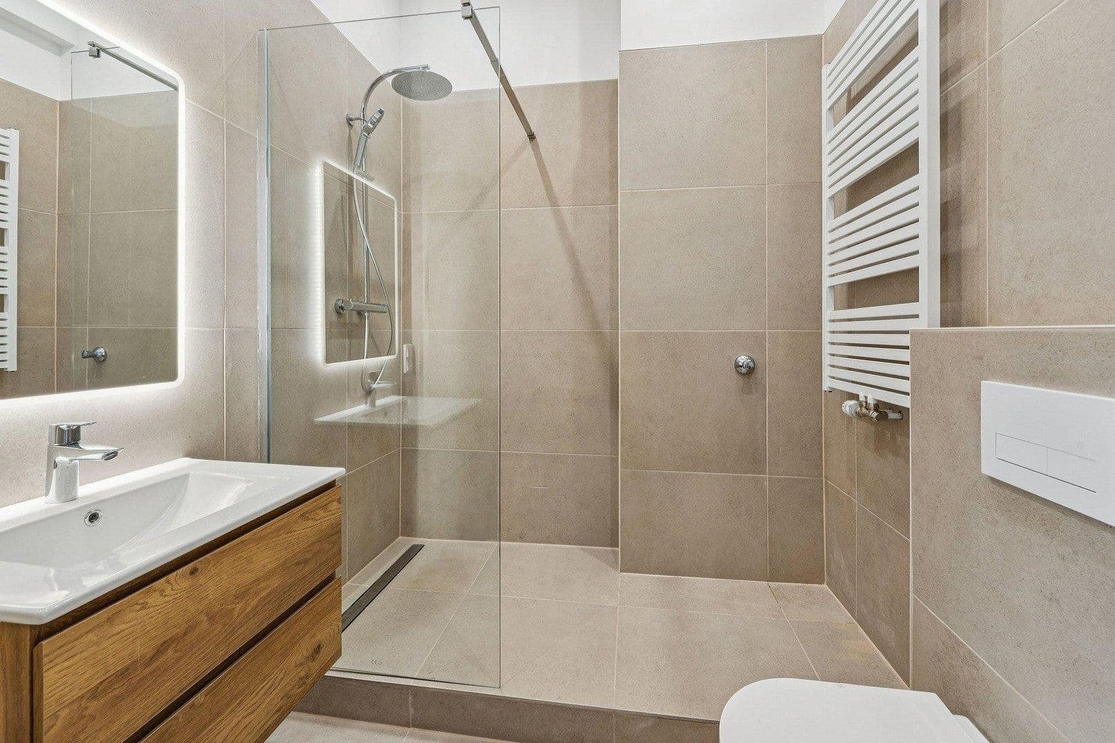 Predaj domu 593 m², pozemok 334 m², Krippstr 39, Düsseldorf, Severné Porýnie - Westfálsko Predaj domu 593 m², pozemok 334 m², Krippstr 39, Düsseldorf, Severné Porýnie - Westfálsko