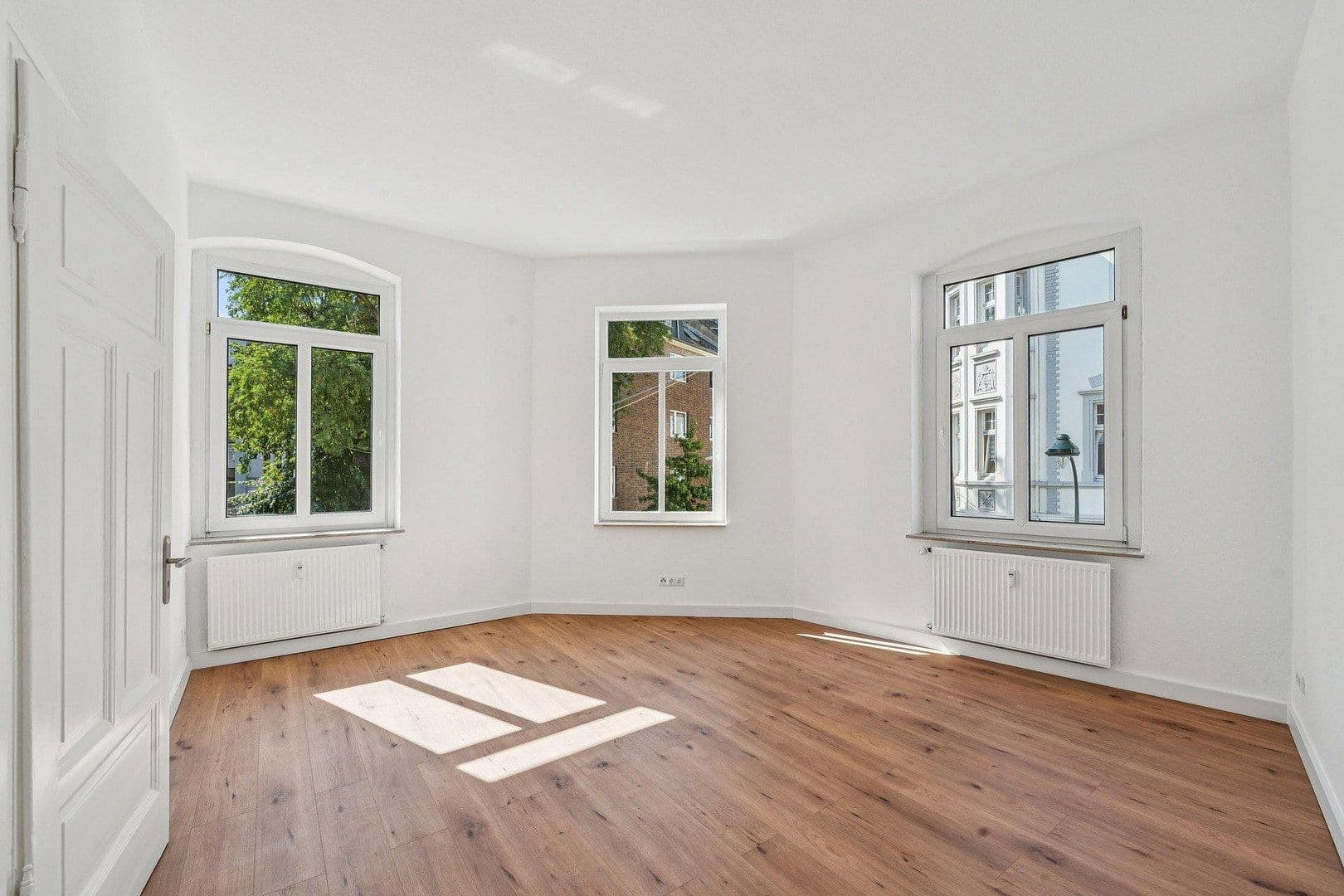 Predaj domu 593 m², pozemok 334 m², Krippstr 39, Düsseldorf, Severné Porýnie - Westfálsko Predaj domu 593 m², pozemok 334 m², Krippstr 39, Düsseldorf, Severné Porýnie - Westfálsko