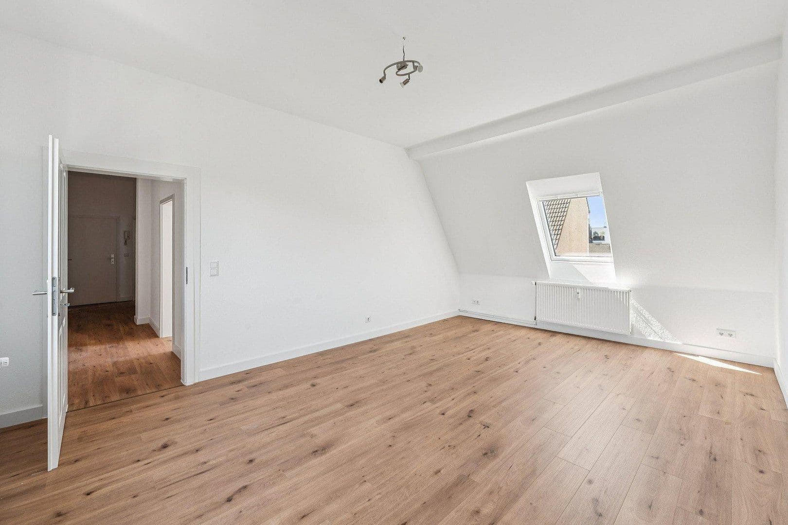 Predaj domu 593 m², pozemok 334 m², Krippstr 39, Düsseldorf, Severné Porýnie - Westfálsko Predaj domu 593 m², pozemok 334 m², Krippstr 39, Düsseldorf, Severné Porýnie - Westfálsko