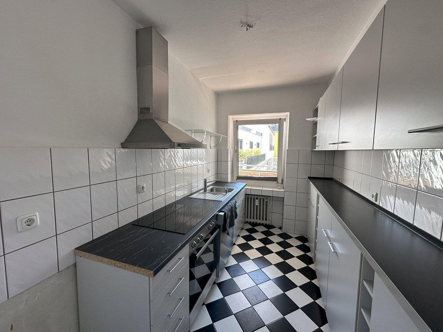 Prenájom bytu 4-izbový 135 m², Essen, Severné Porýnie - Westfálsko Prenájom bytu 4-izbový 135 m², Essen, Severné Porýnie - Westfálsko
