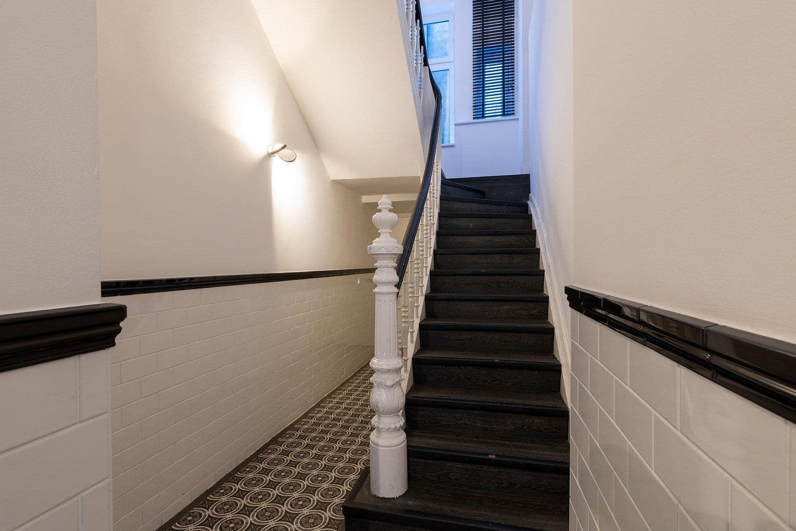Prenájom bytu 4-izbový 185 m², Essen, Severné Porýnie - Westfálsko Prenájom bytu 4-izbový 185 m², Essen, Severné Porýnie - Westfálsko