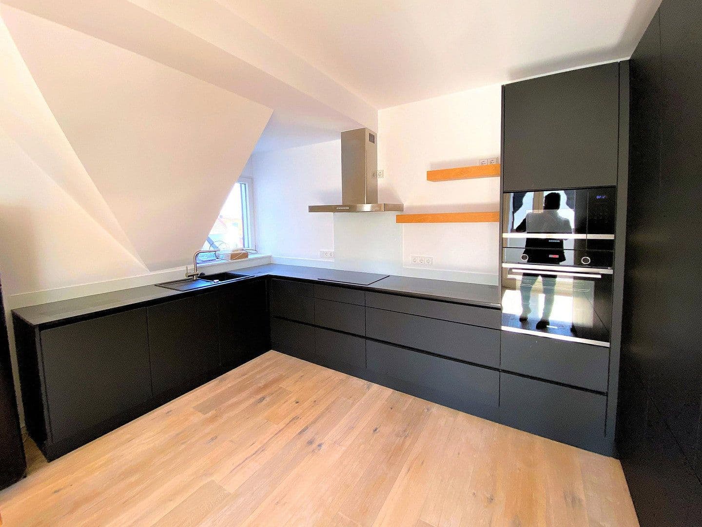 Prenájom bytu 4-izbový 185 m², Essen, Severné Porýnie - Westfálsko Prenájom bytu 4-izbový 185 m², Essen, Severné Porýnie - Westfálsko