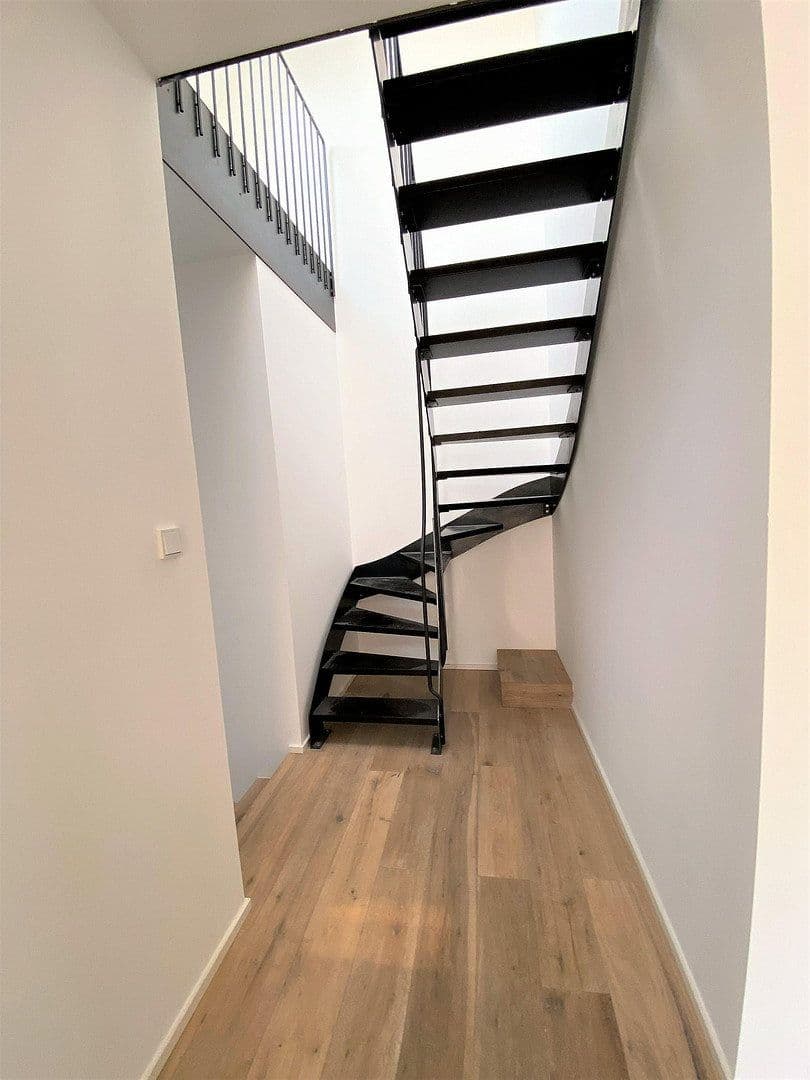 Prenájom bytu 4-izbový 185 m², Essen, Severné Porýnie - Westfálsko Prenájom bytu 4-izbový 185 m², Essen, Severné Porýnie - Westfálsko
