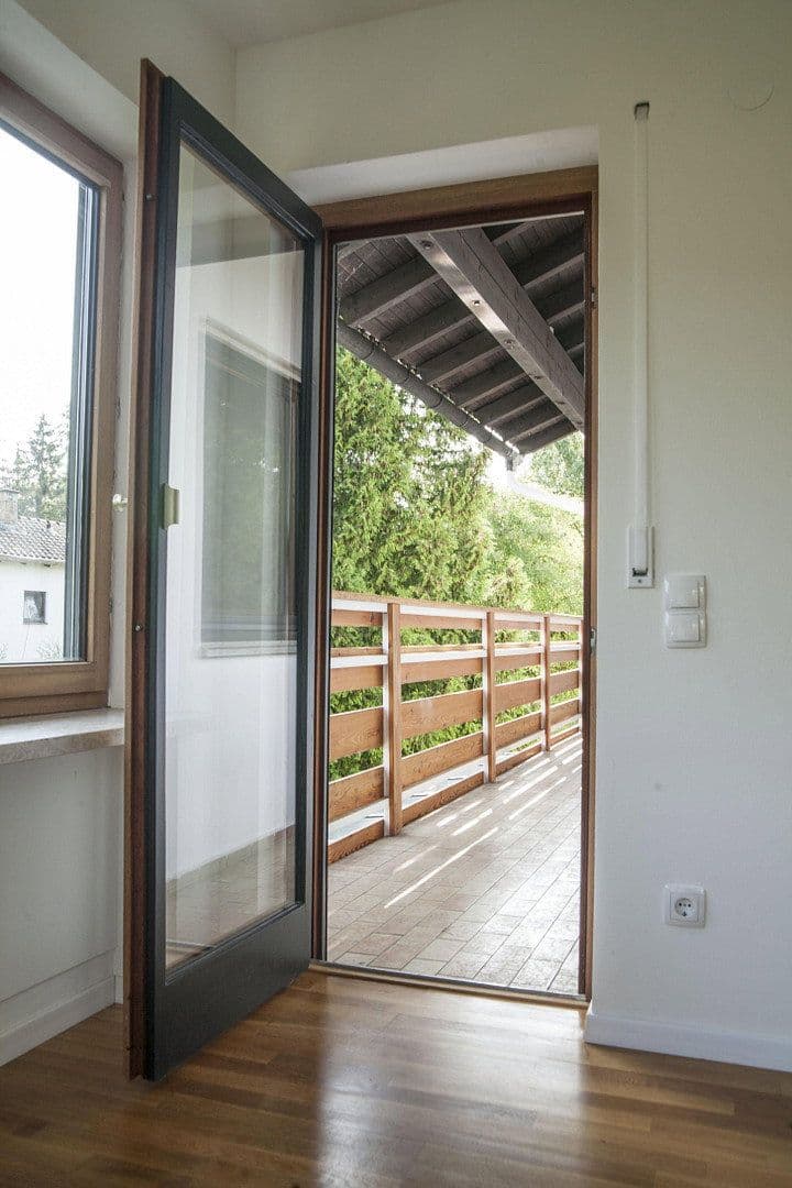 Prenájom bytu 4-izbový 97 m², Bruckmühl, Bavorsko Prenájom bytu 4-izbový 97 m², Bruckmühl, Bavorsko