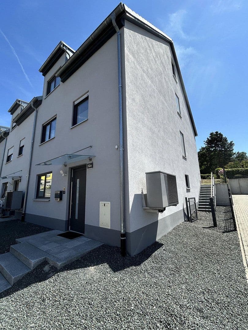 Prenájom domu 203 m², pozemok 280 m², Frensdorf, Bavorsko Prenájom domu 203 m², pozemok 280 m², Frensdorf, Bavorsko