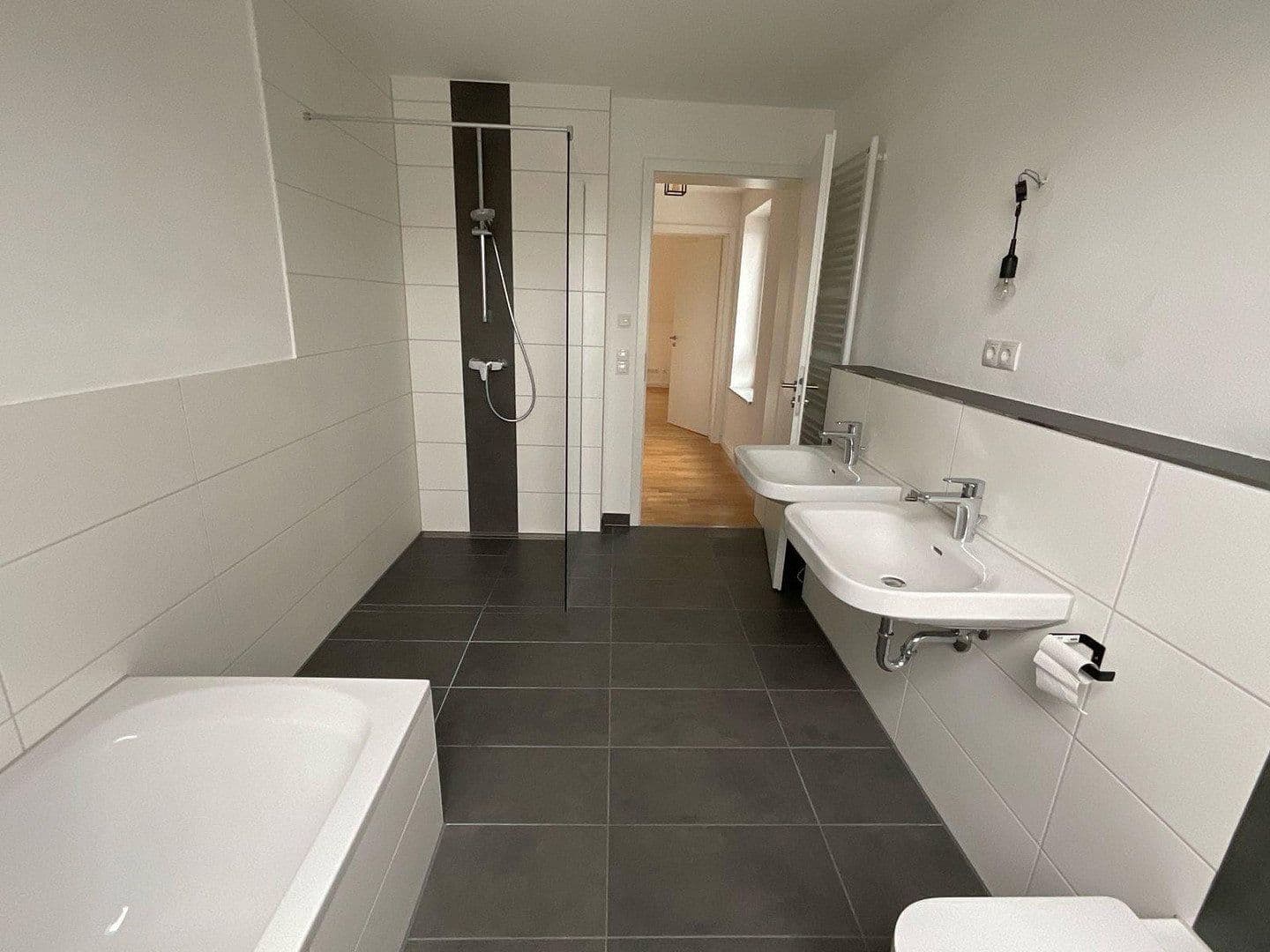 Prenájom domu 203 m², pozemok 280 m², Frensdorf, Bavorsko Prenájom domu 203 m², pozemok 280 m², Frensdorf, Bavorsko