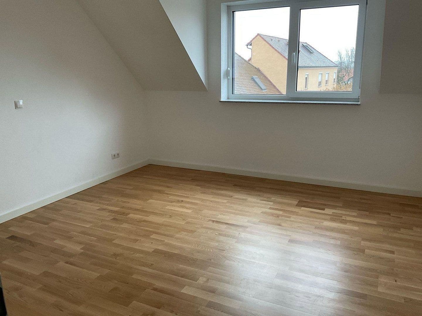 Prenájom domu 203 m², pozemok 280 m², Frensdorf, Bavorsko Prenájom domu 203 m², pozemok 280 m², Frensdorf, Bavorsko