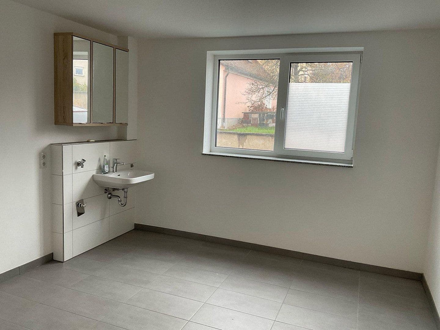 Prenájom domu 203 m², pozemok 280 m², Frensdorf, Bavorsko Prenájom domu 203 m², pozemok 280 m², Frensdorf, Bavorsko