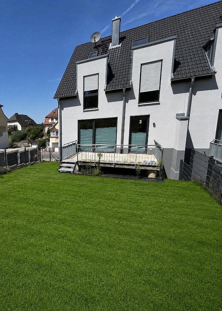 Prenájom domu 203 m², pozemok 280 m², Frensdorf, Bavorsko Prenájom domu 203 m², pozemok 280 m², Frensdorf, Bavorsko