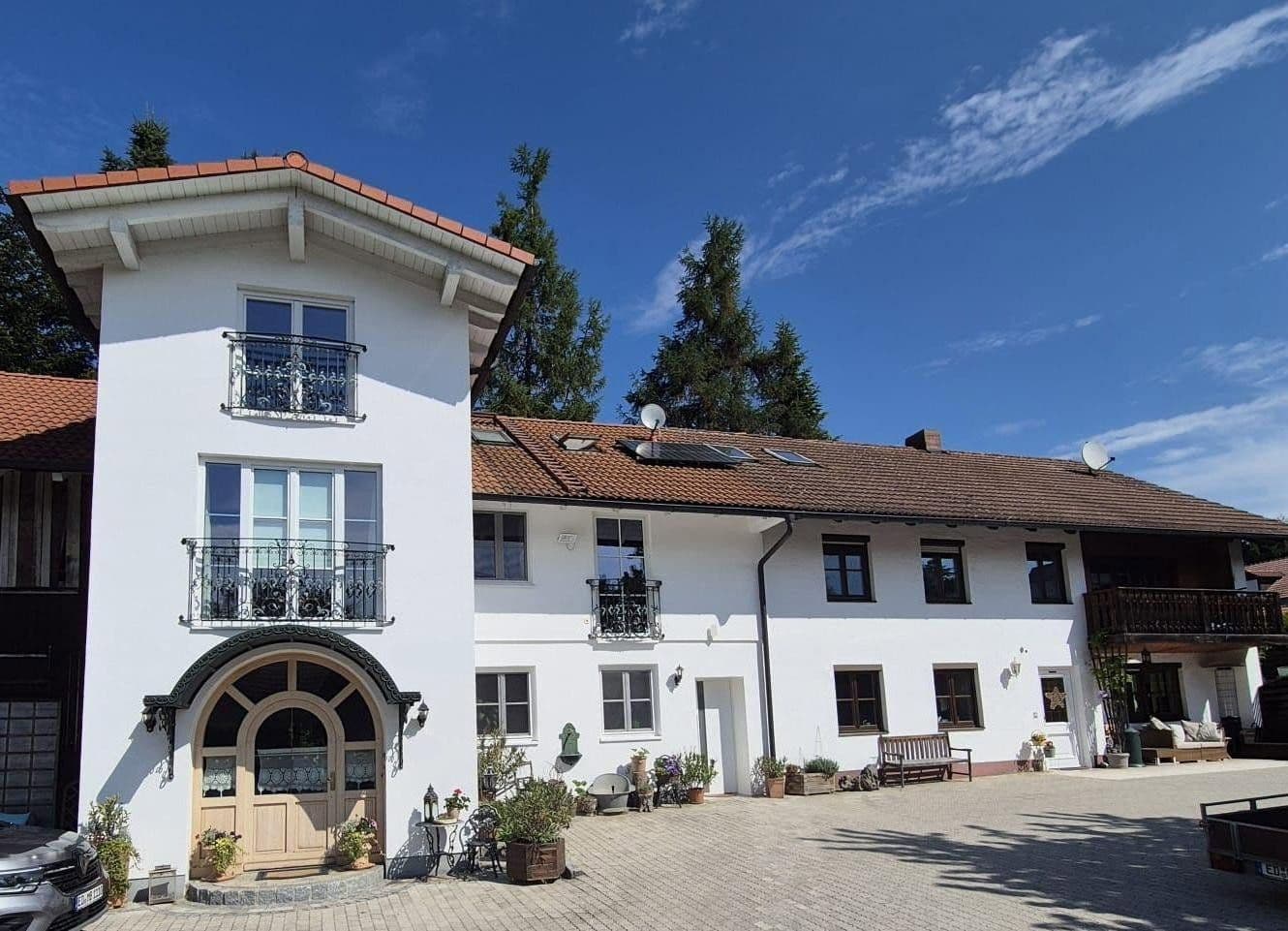 Predaj domu 402 m², pozemok 1.580 m², Neuching, Bavorsko Predaj domu 402 m², pozemok 1.580 m², Neuching, Bavorsko