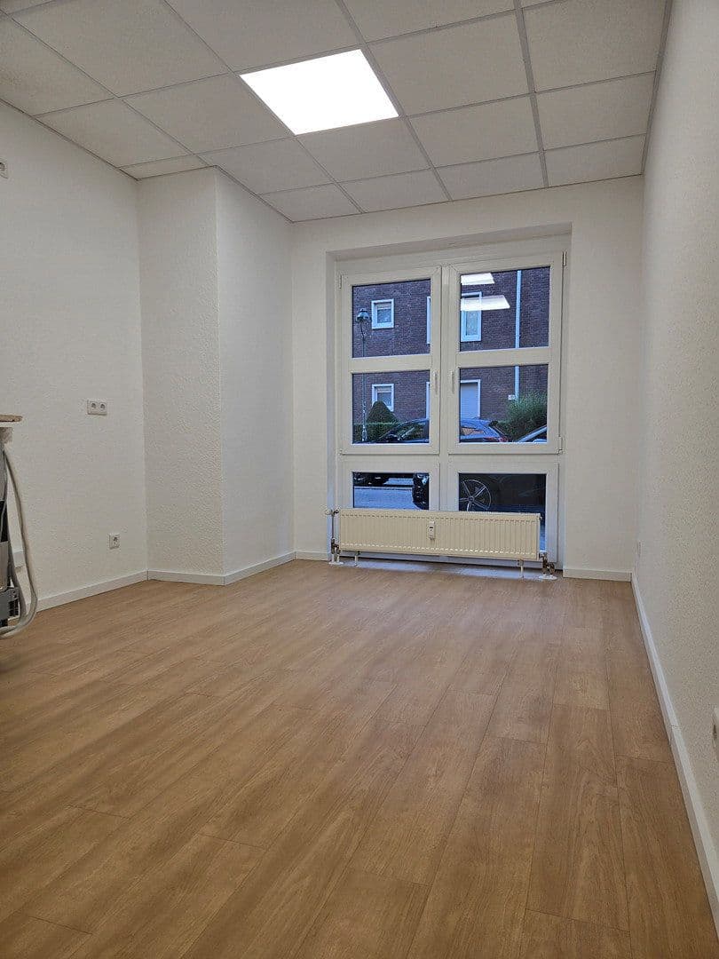 Prenájom bytu 4-izbový 114 m², Höhenstraße 25, Düsseldorf, Severné Porýnie - Westfálsko Prenájom bytu 4-izbový 114 m², Höhenstraße 25, Düsseldorf, Severné Porýnie - Westfálsko