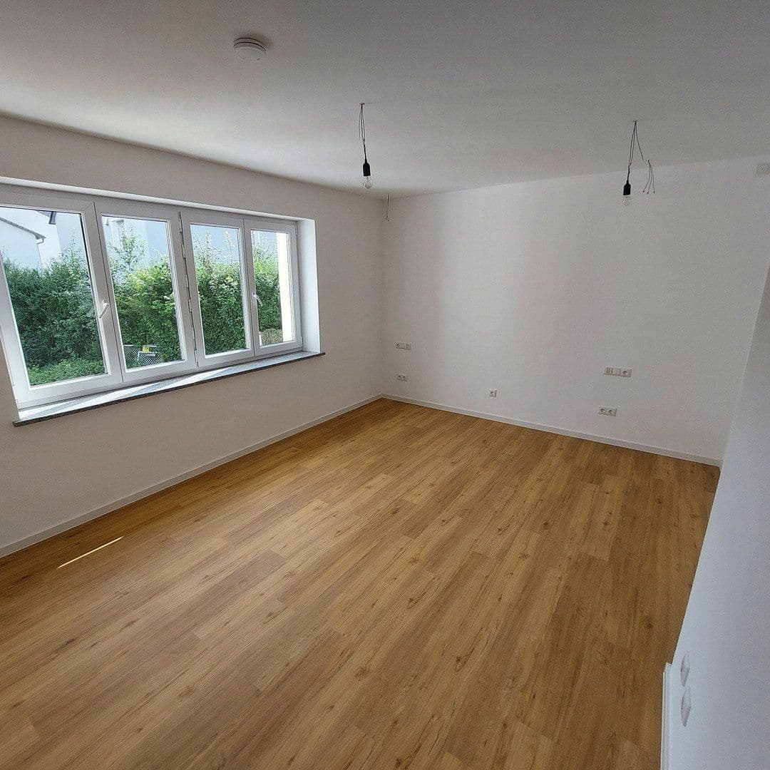 Prenájom bytu 4-izbový 117 m², Hemau, Bavorsko Prenájom bytu 4-izbový 117 m², Hemau, Bavorsko