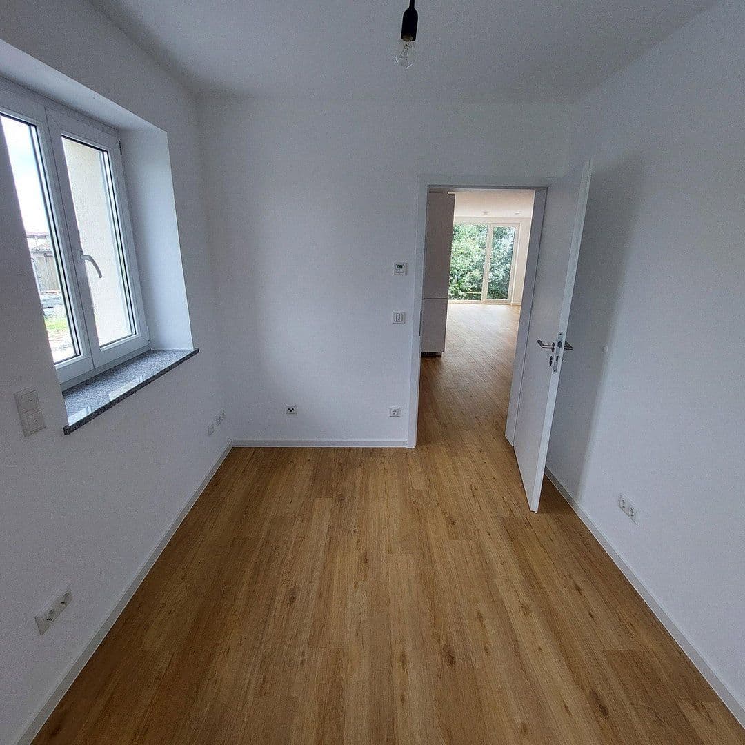 Prenájom bytu 4-izbový 117 m², Hemau, Bavorsko Prenájom bytu 4-izbový 117 m², Hemau, Bavorsko