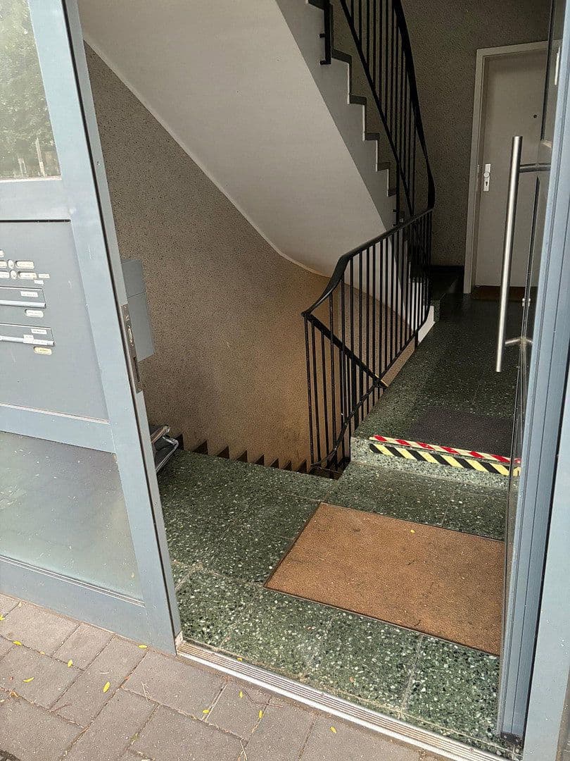 Prenájom bytu 3-izbový 82 m², Jahnstr. 1, Köln, Severné Porýnie - Westfálsko Prenájom bytu 3-izbový 82 m², Jahnstr. 1, Köln, Severné Porýnie - Westfálsko
