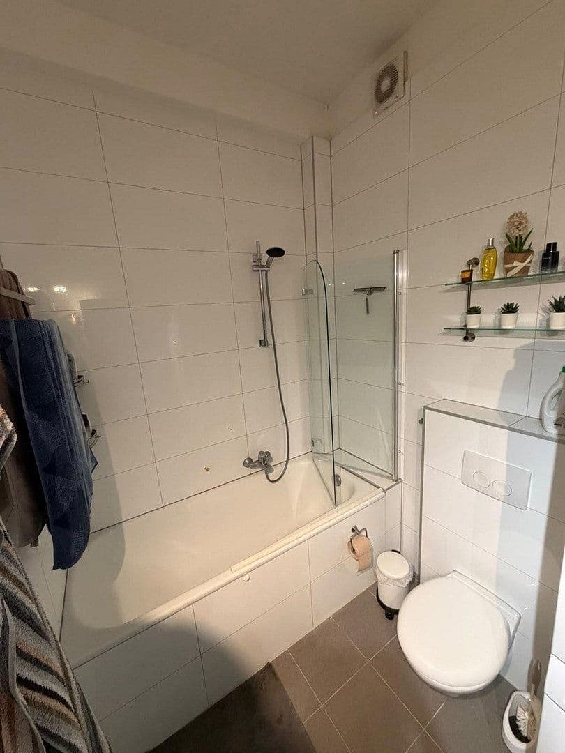 Prenájom bytu 3-izbový 82 m², Jahnstr. 1, Köln, Severné Porýnie - Westfálsko Prenájom bytu 3-izbový 82 m², Jahnstr. 1, Köln, Severné Porýnie - Westfálsko