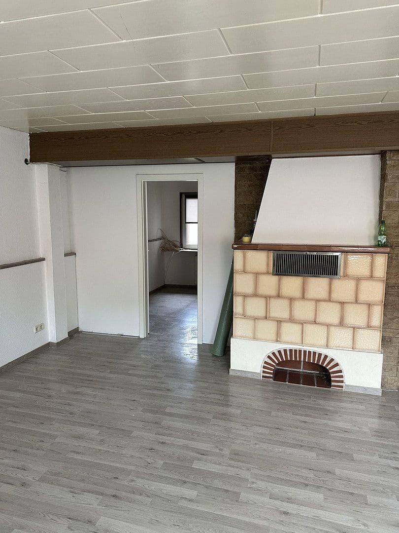 Prenájom bytu 4-izbový 115 m², Delligsen, Dolné Sasko Prenájom bytu 4-izbový 115 m², Delligsen, Dolné Sasko