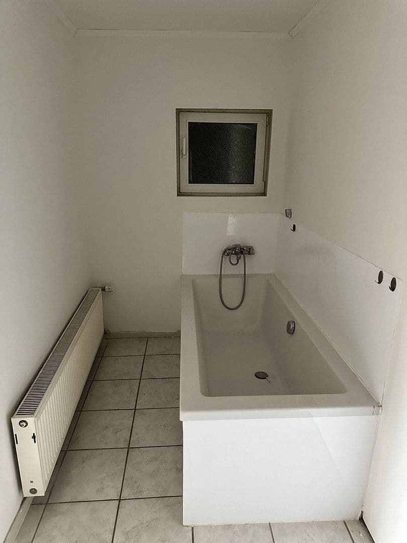 Prenájom bytu 4-izbový 115 m², Delligsen, Dolné Sasko Prenájom bytu 4-izbový 115 m², Delligsen, Dolné Sasko