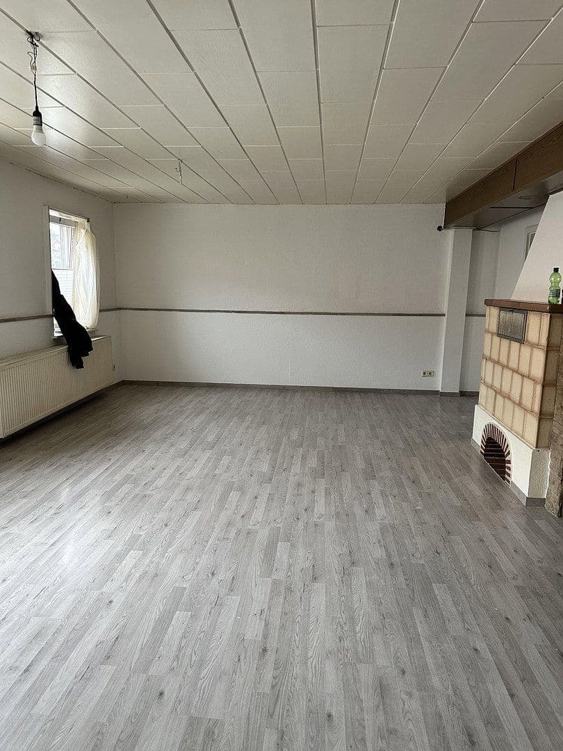 Prenájom bytu 4-izbový 115 m², Delligsen, Dolné Sasko Prenájom bytu 4-izbový 115 m², Delligsen, Dolné Sasko