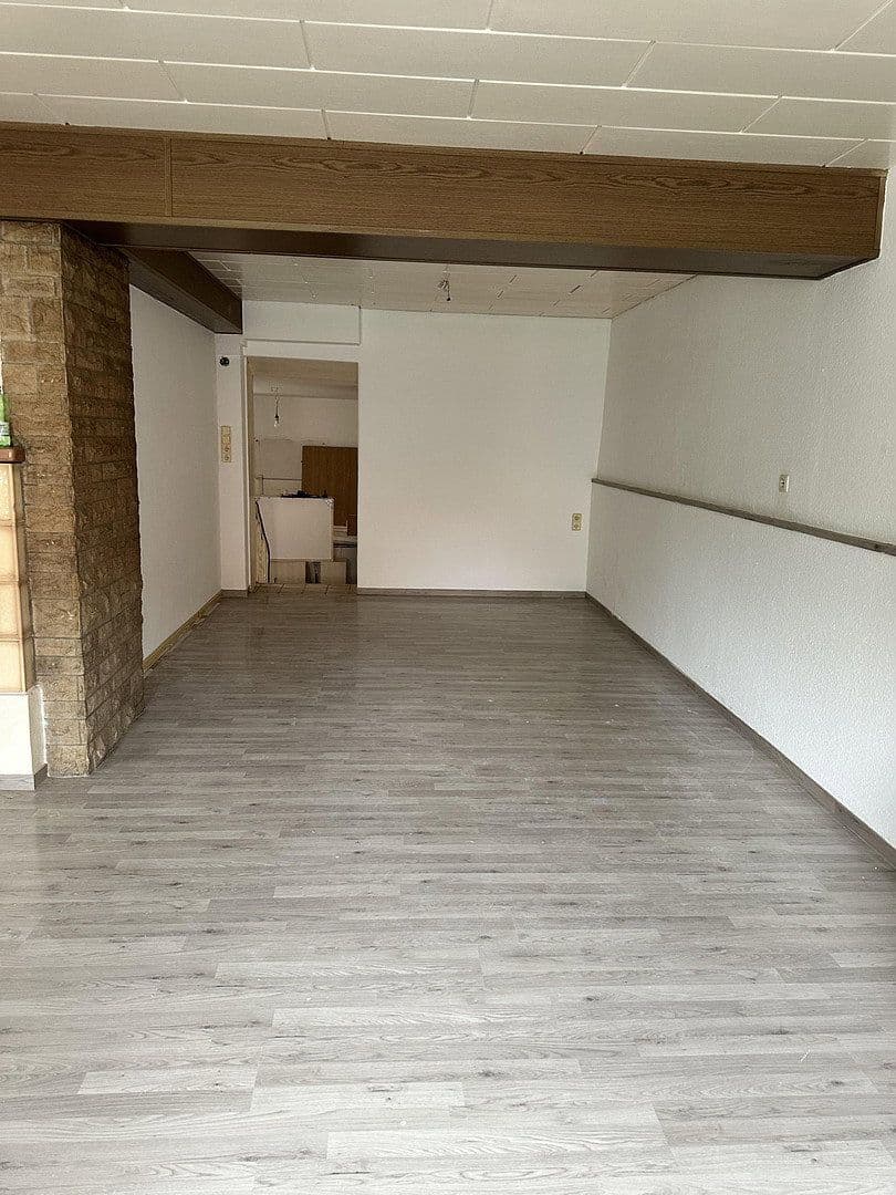 Prenájom bytu 4-izbový 115 m², Delligsen, Dolné Sasko Prenájom bytu 4-izbový 115 m², Delligsen, Dolné Sasko