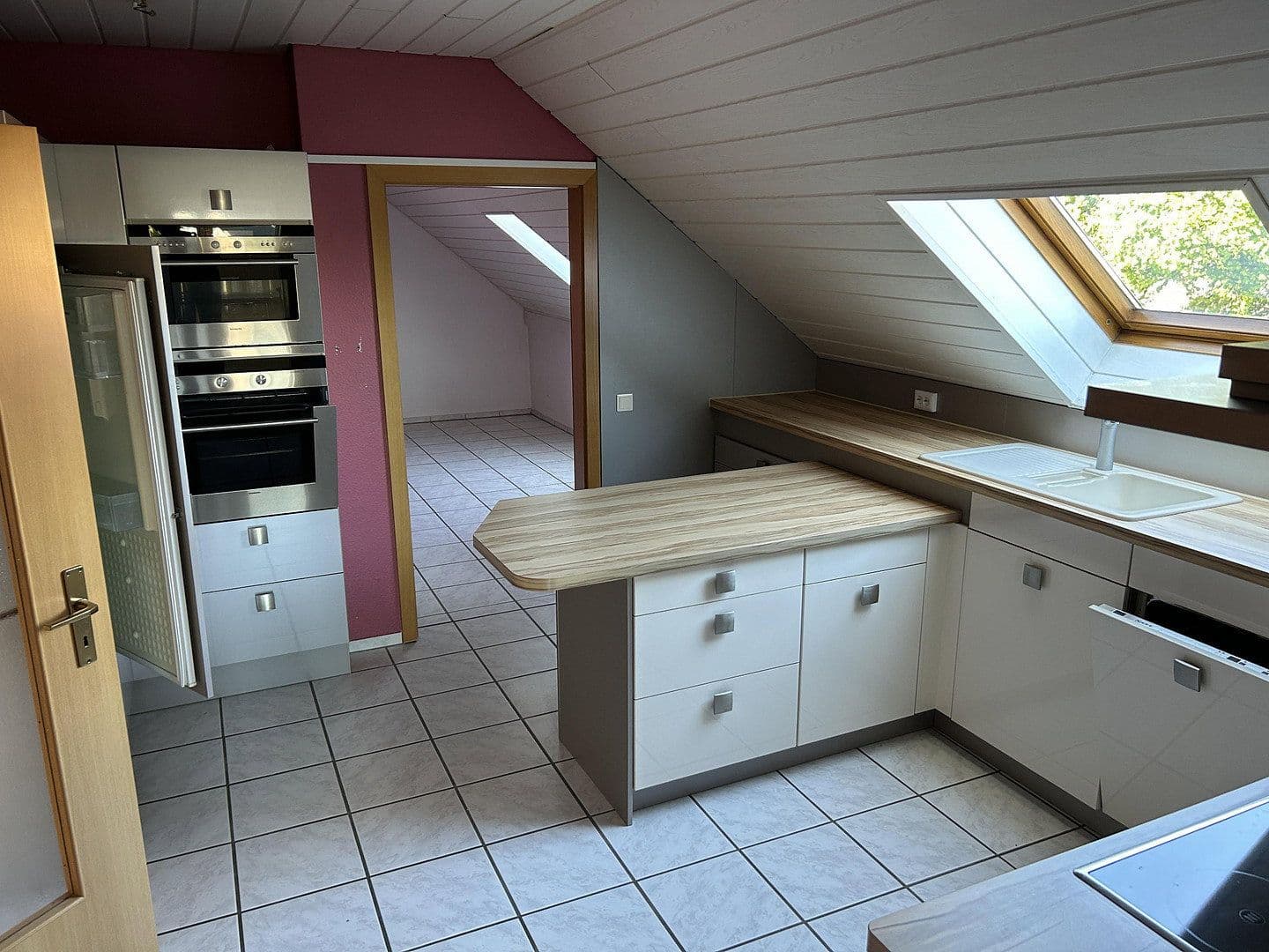 Prenájom bytu 3-izbový 85 m², Wüstenrot, Bádensko-Wurttembersko Prenájom bytu 3-izbový 85 m², Wüstenrot, Bádensko-Wurttembersko