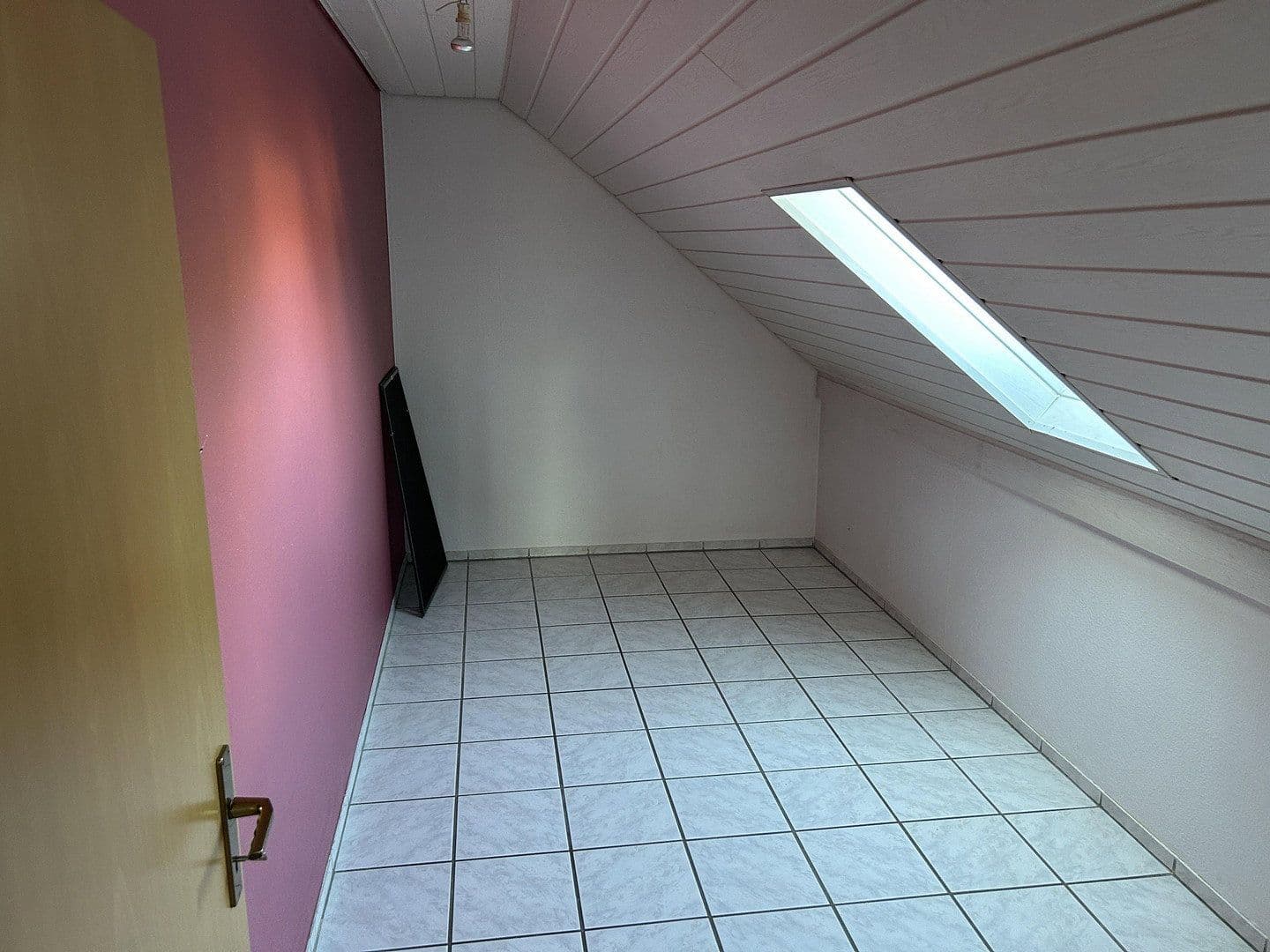 Prenájom bytu 3-izbový 85 m², Wüstenrot, Bádensko-Wurttembersko Prenájom bytu 3-izbový 85 m², Wüstenrot, Bádensko-Wurttembersko