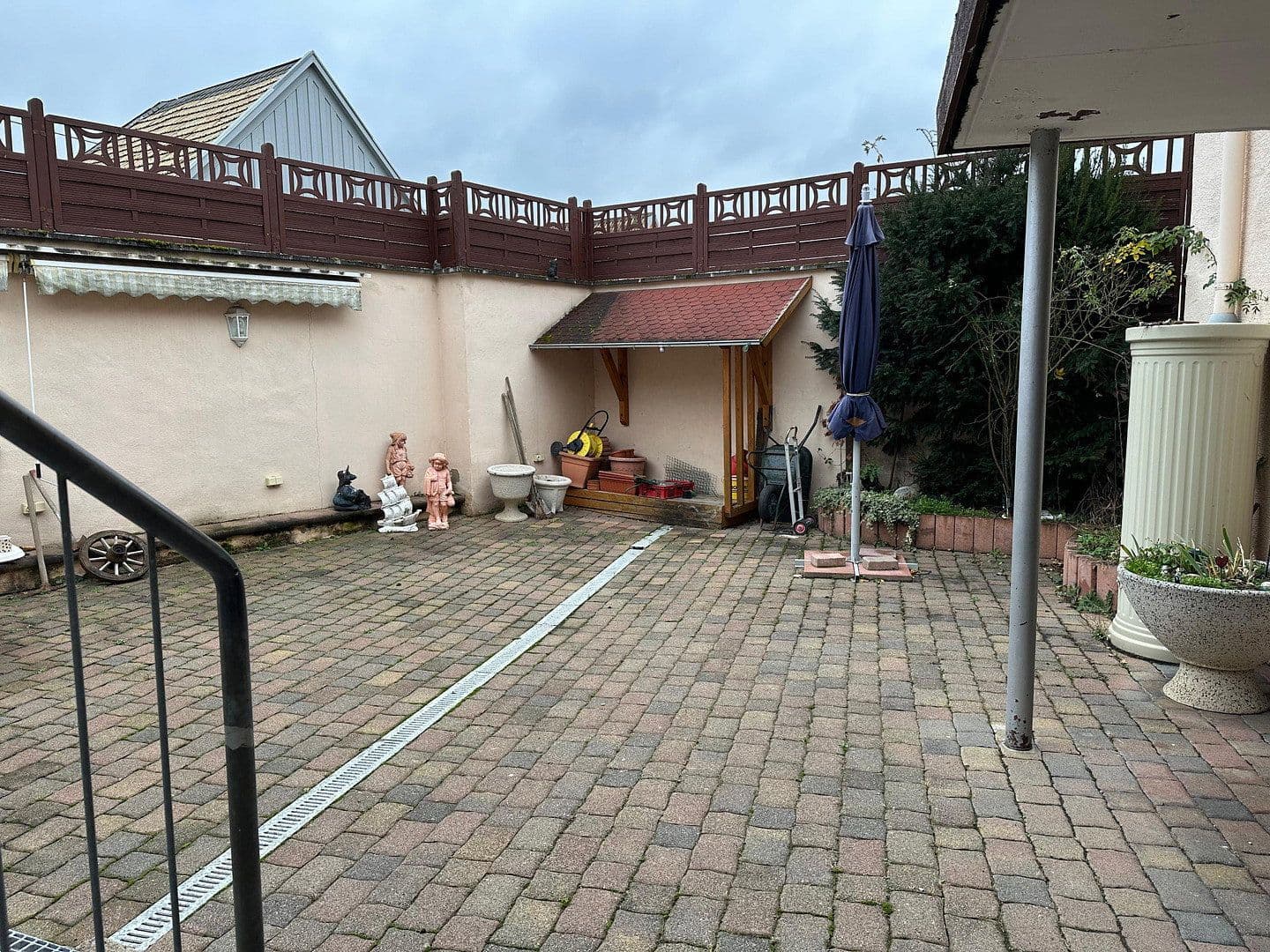 Prenájom bytu 4-izbový 137 m², Sprendlinger Strasse 5, Pfaffen-Schwabenheim, Porýnie-Falcko Prenájom bytu 4-izbový 137 m², Sprendlinger Strasse 5, Pfaffen-Schwabenheim, Porýnie-Falcko
