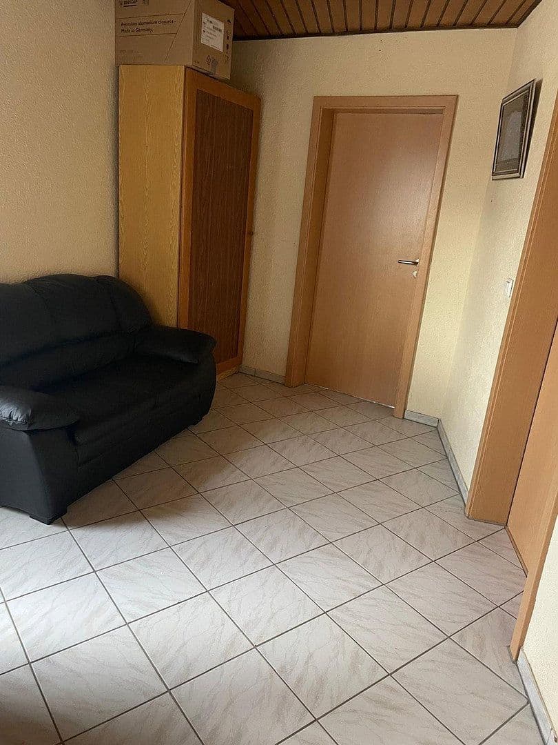 Prenájom bytu 4-izbový 137 m², Sprendlinger Strasse 5, Pfaffen-Schwabenheim, Porýnie-Falcko Prenájom bytu 4-izbový 137 m², Sprendlinger Strasse 5, Pfaffen-Schwabenheim, Porýnie-Falcko