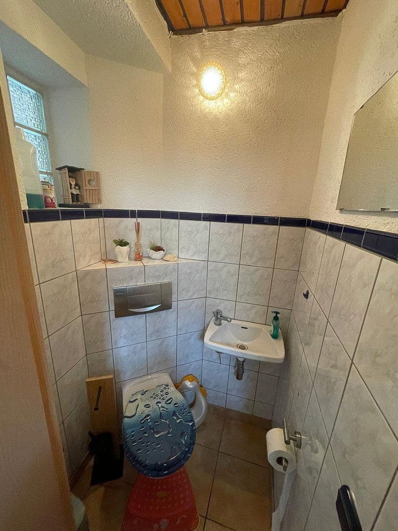 Prenájom bytu 4-izbový 137 m², Sprendlinger Strasse 5, Pfaffen-Schwabenheim, Porýnie-Falcko Prenájom bytu 4-izbový 137 m², Sprendlinger Strasse 5, Pfaffen-Schwabenheim, Porýnie-Falcko
