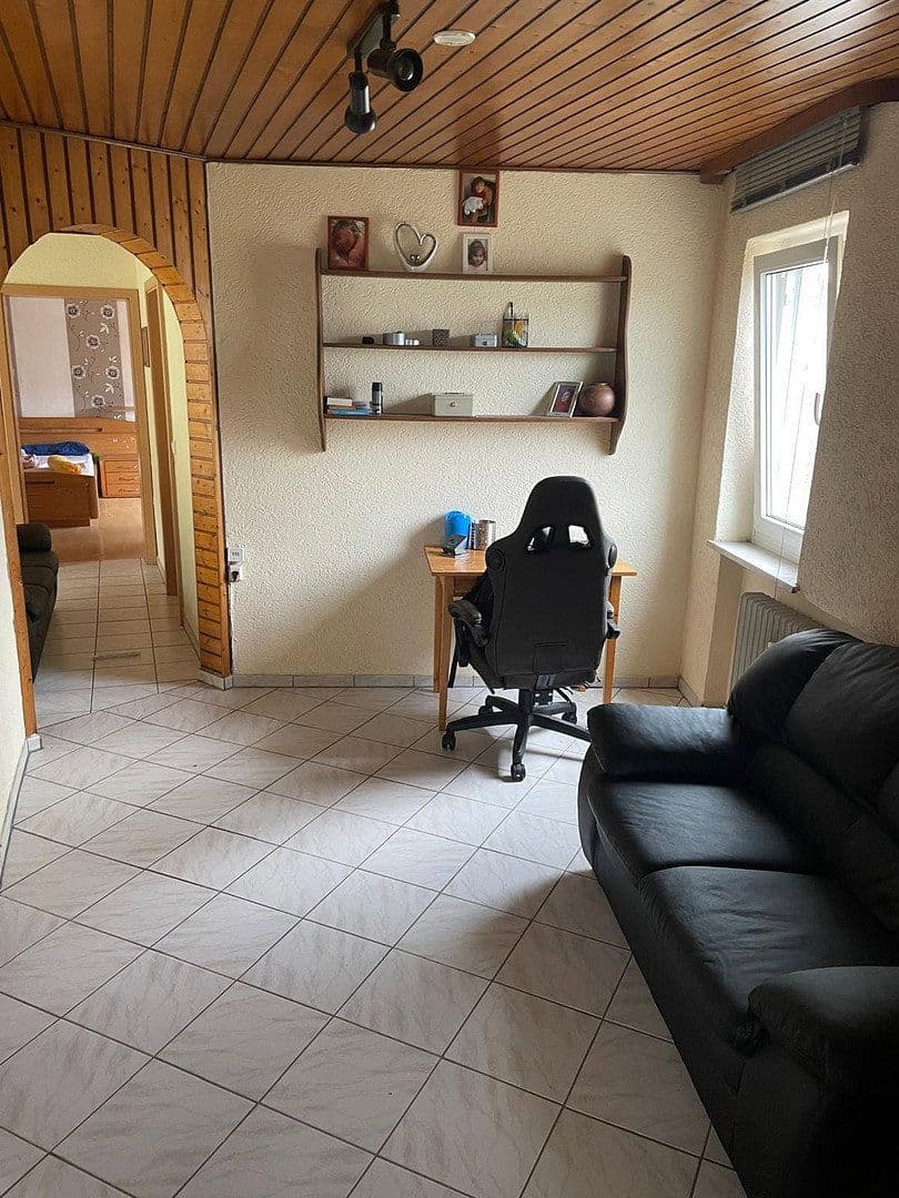 Prenájom bytu 4-izbový 137 m², Sprendlinger Strasse 5, Pfaffen-Schwabenheim, Porýnie-Falcko Prenájom bytu 4-izbový 137 m², Sprendlinger Strasse 5, Pfaffen-Schwabenheim, Porýnie-Falcko